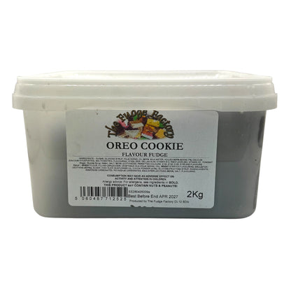 A 2kg plastic tub of Fudge Factory Oreo Cookie Flavour Fudge on a plain white background.